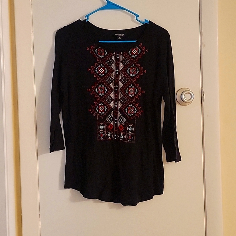Lucky Brand 3/4 length shirt. Stitching pattern on the front